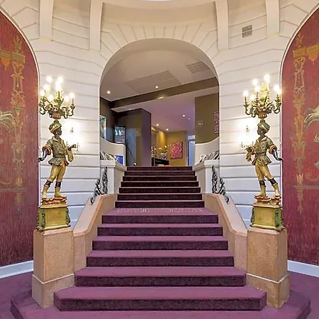 Oceania L'hotel De France 4*