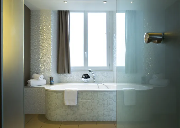 Oceania L'hotel De France Hotel 4*